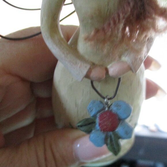 Country Gatherings 21439 Peace and Plenty Angel Figurine - Picture 7 of 8